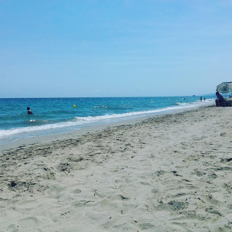 Holiday Beach กัมบริลส์ ภายนอก รูปภาพ